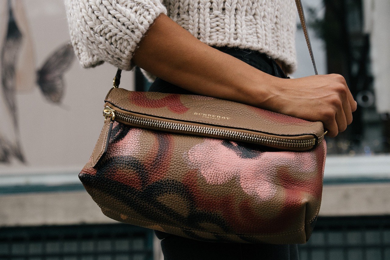 Quelques idées pour customiser votre sac à main 