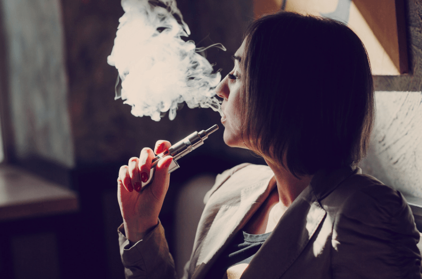 Ma cigarette électronique a un goût de brûlé : causes et solutions