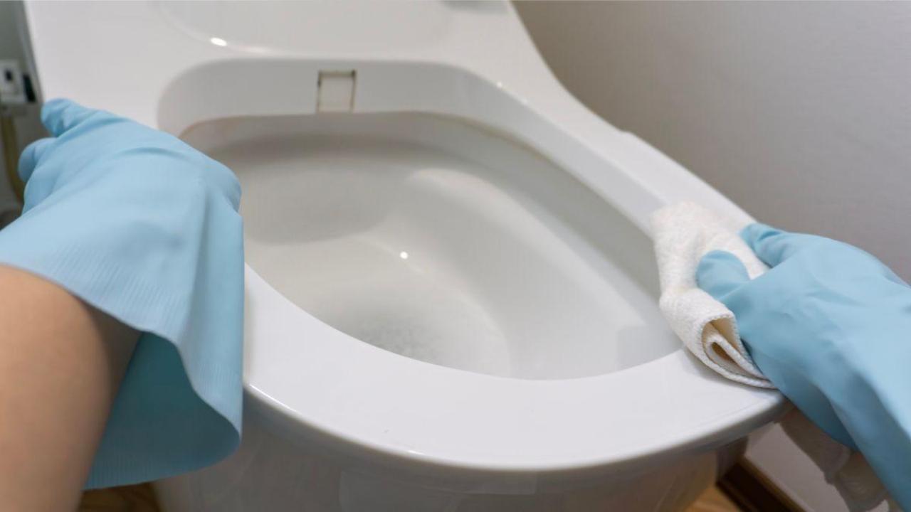 Faciliter l’entretien des WC : des solutions simples pour un nettoyage plus efficace